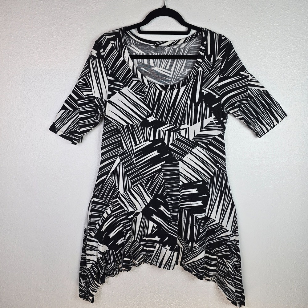 LuLaRoe Perfect T XL Black White Abstract Geometric Tunic Top High Low Hem